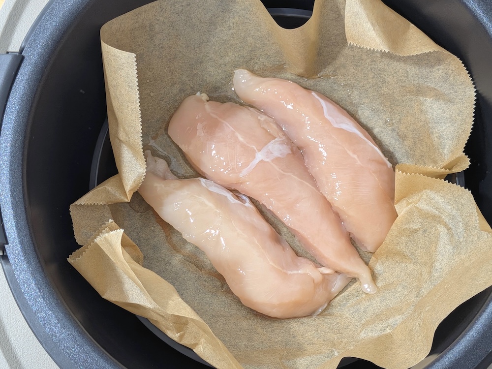 蒸しプレートを入れた内なべを本体にセットする