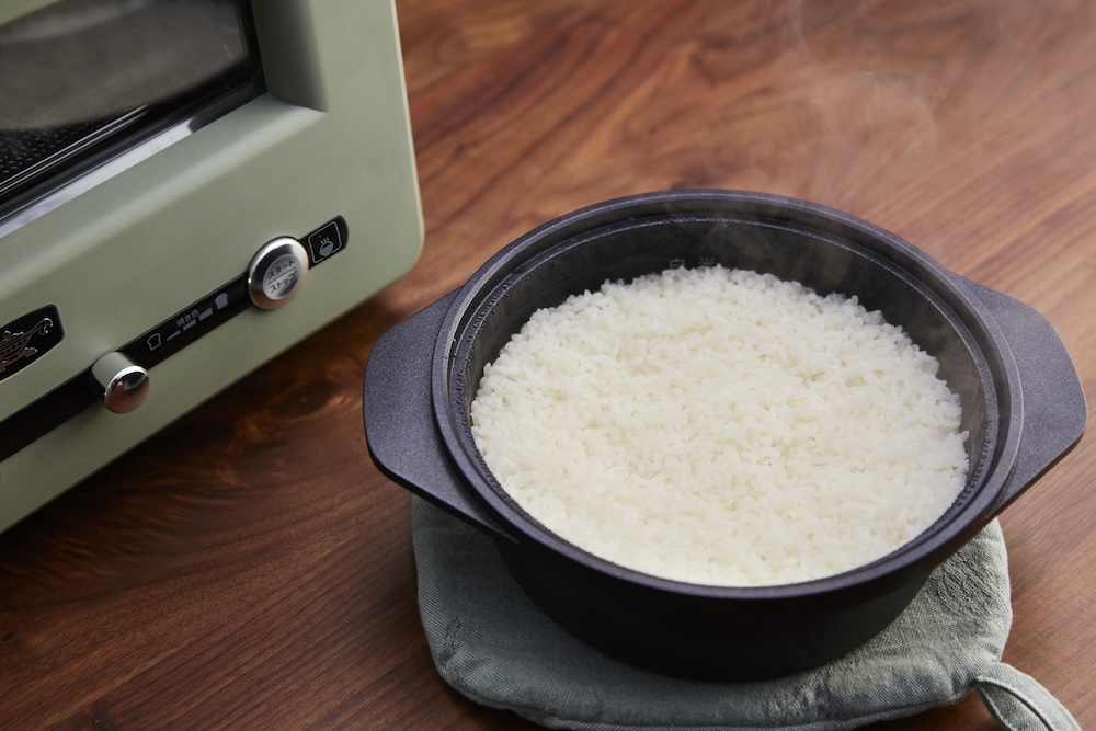付属のアルミ製炊飯釜を使用して1〜2合のごはんが炊ける