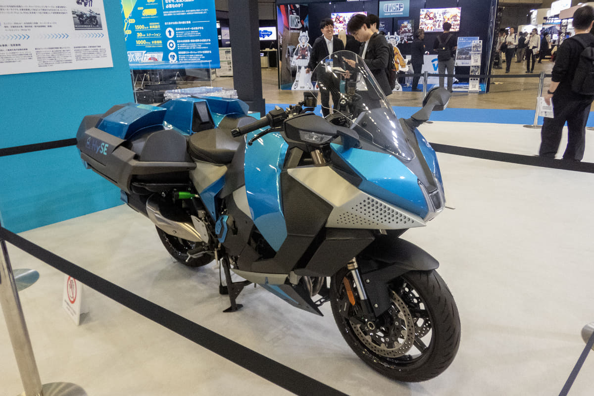 水素普及コーナーに展示されていたカワサキの水素エンジンモーターサイクル「Ninja」