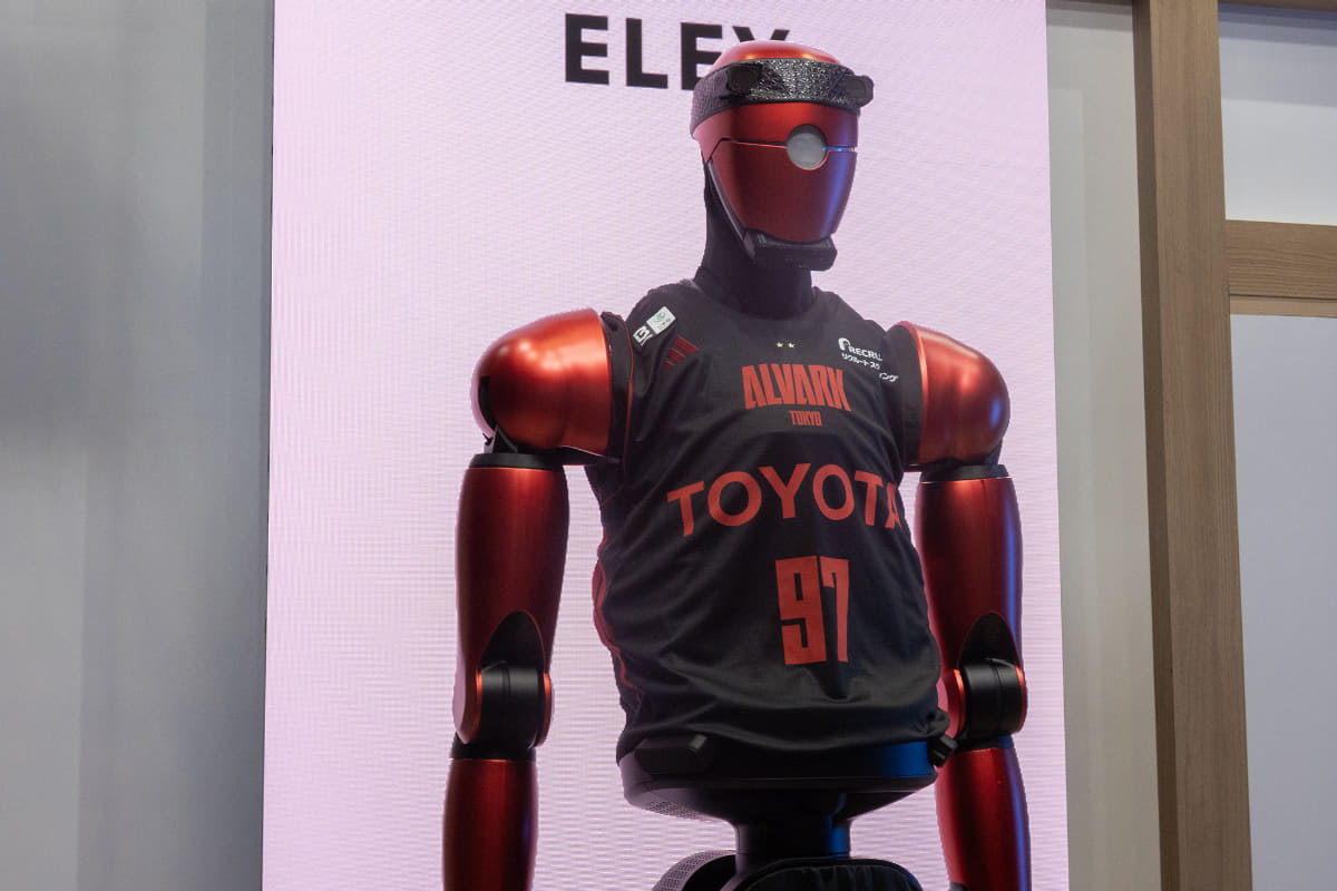トヨタのバスケットボールロボット。人間のような自然な動きに驚かされた