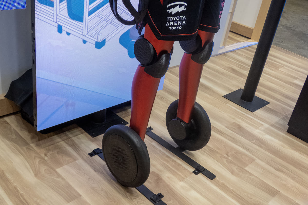 トヨタのバスケットボールロボット。人間のような自然な動きに驚かされた