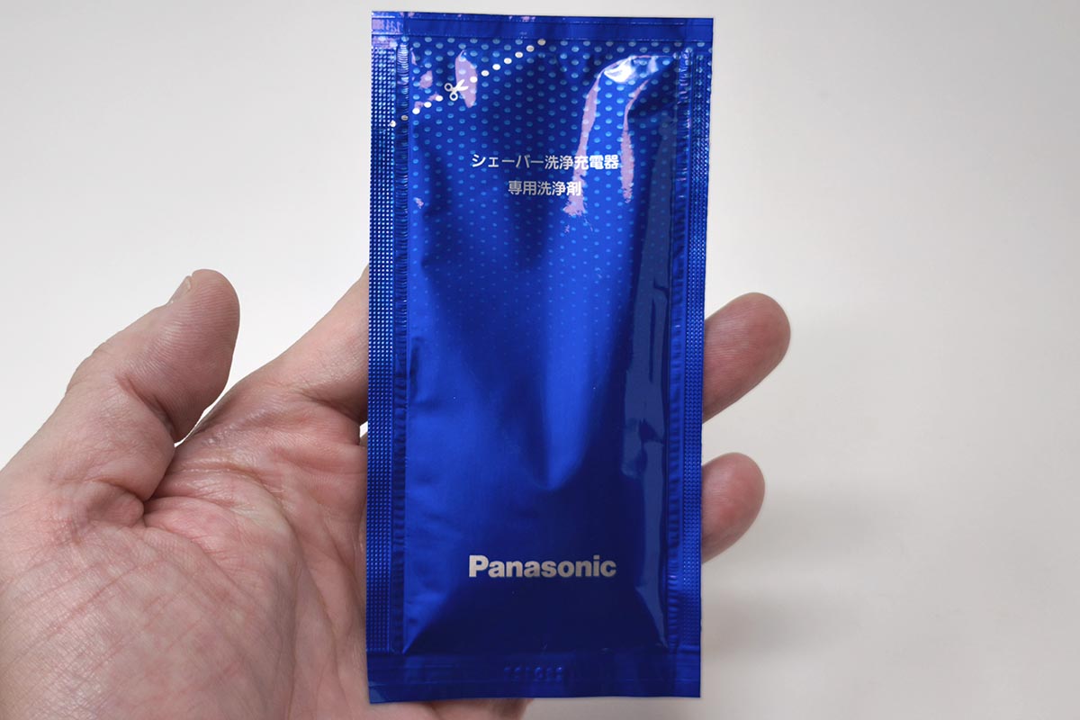 専用洗浄剤(市場想定価格は3個入りで800円前後)はコンパクトで収納しやすいのが魅力です
