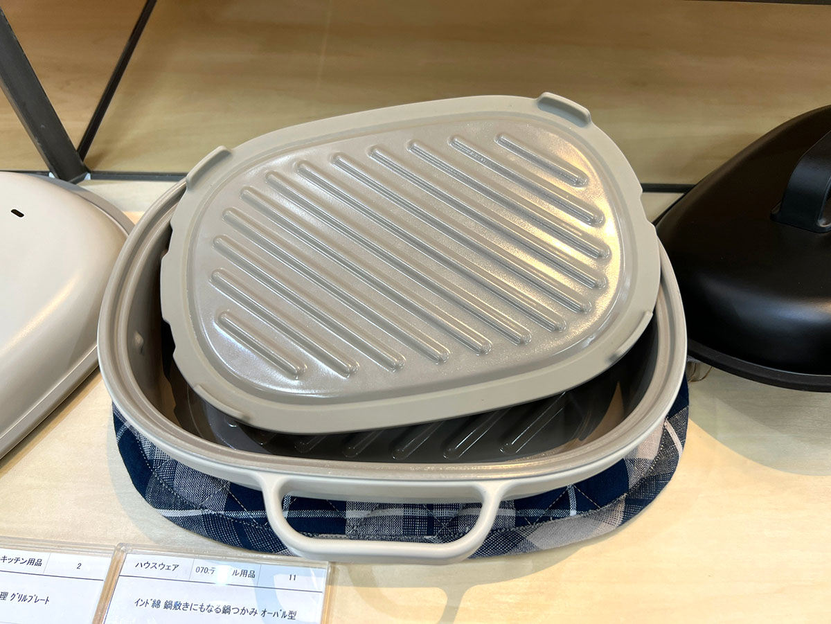 内蓋の裏面。焼き目が付けられるようになっている