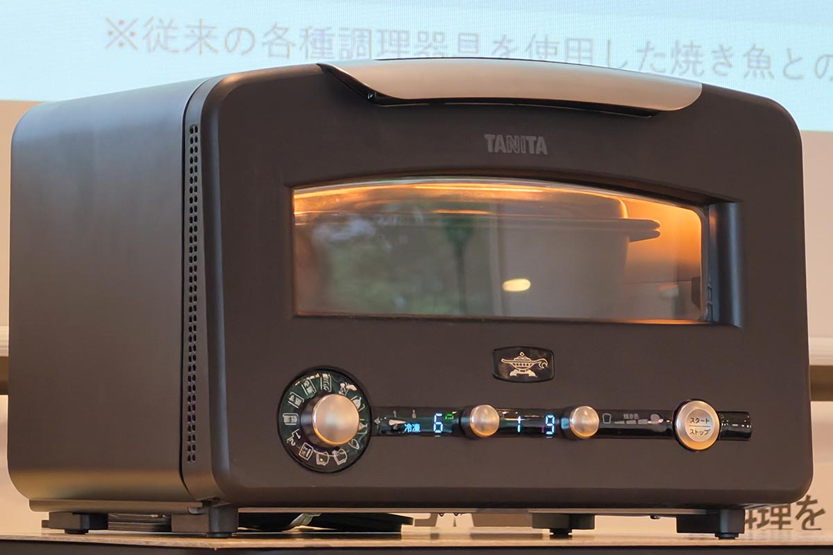 タニタが10月29日に発売する「グラファイト グリル&トースター」