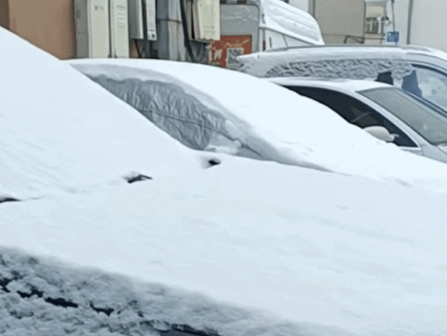 車に積もった雪を吹き飛ばせる