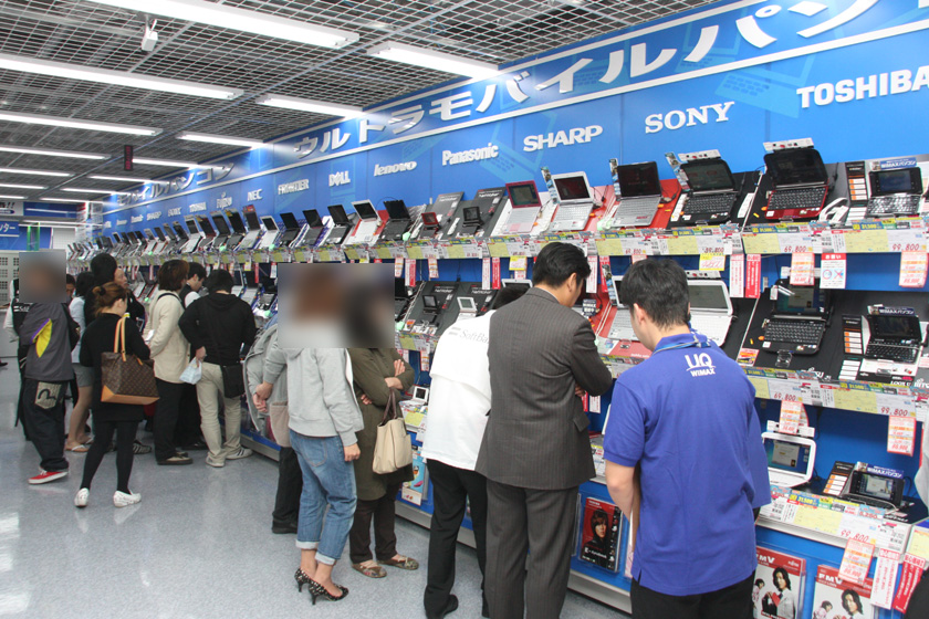 パソコンコーナーでは小型ノートパソコンが人気