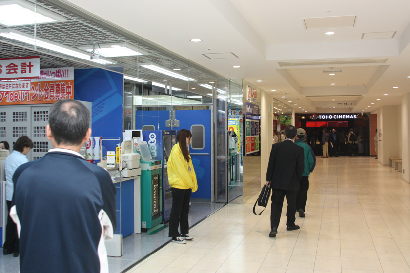 3階の奥には映画館「TOHOシネマズ」がある
