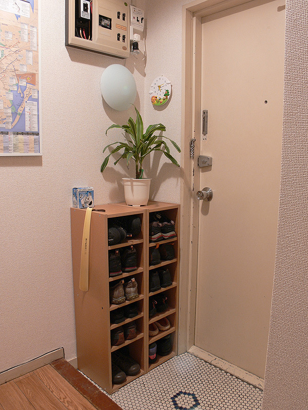 <font color="navy" size="2"><b>【白熱電球：60W】</b><br>床面まで光が届き、十分な明るさがある</font>