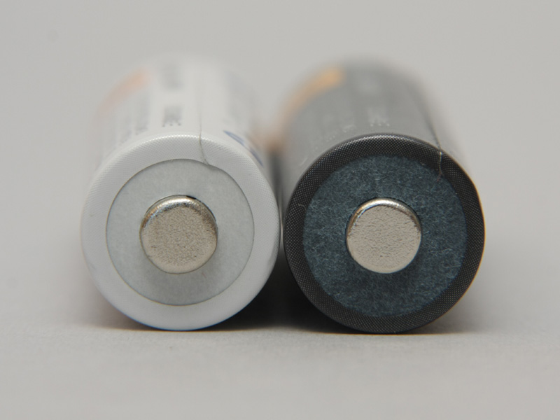 プラス側の端子の変化は見られない