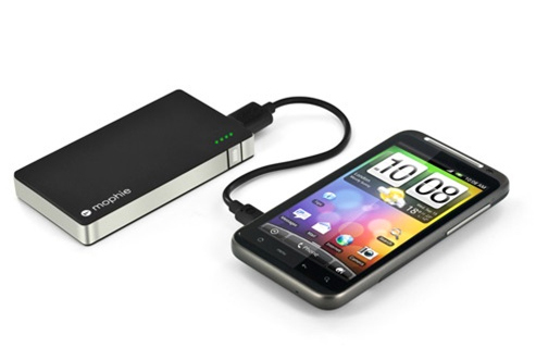 容量4,000mAhで、iPhoneを約2回充電できる