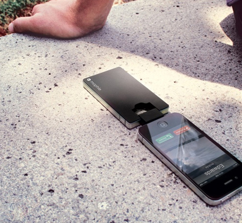 Dockコネクタは折りたたんで角度を調節できる