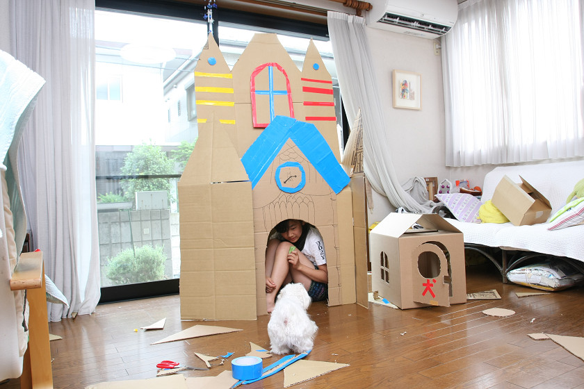 娘が作った巨大なダンボールの城