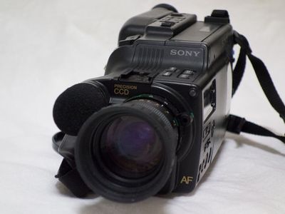 わたしの思い出家電】ソニーの8mmビデオカメラ「CCD-V88」 - 家電