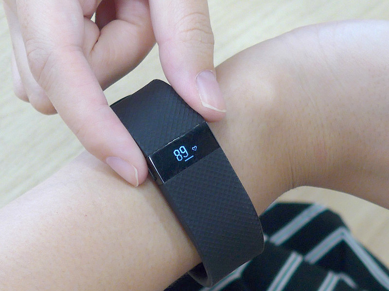 エクササイズモード中は、心拍数と歩いた距離、登った階段数が表示される