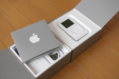 Apple iPod 10GB 初代モデル [M8709J/A] わたしの思い出家電】Appleの初代iPod「M8709J/A」 - 家電 WatchWatch