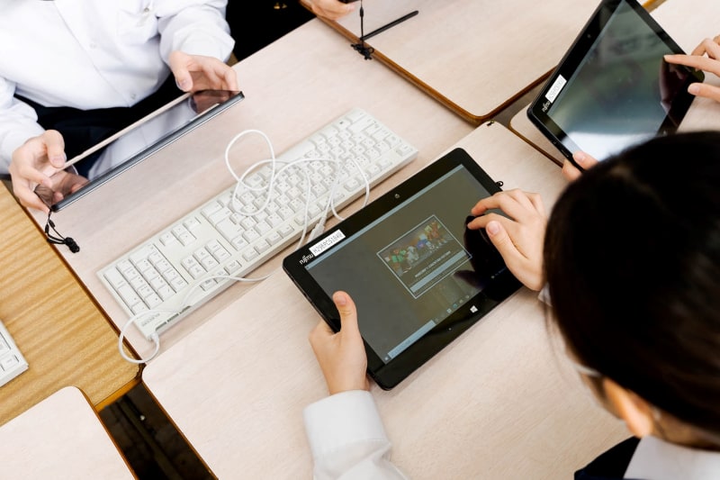 ホストの生徒から参加コードを受け取り、ワールドへアクセス。中3にもなると、こうした準備作業もスムーズに行なえる