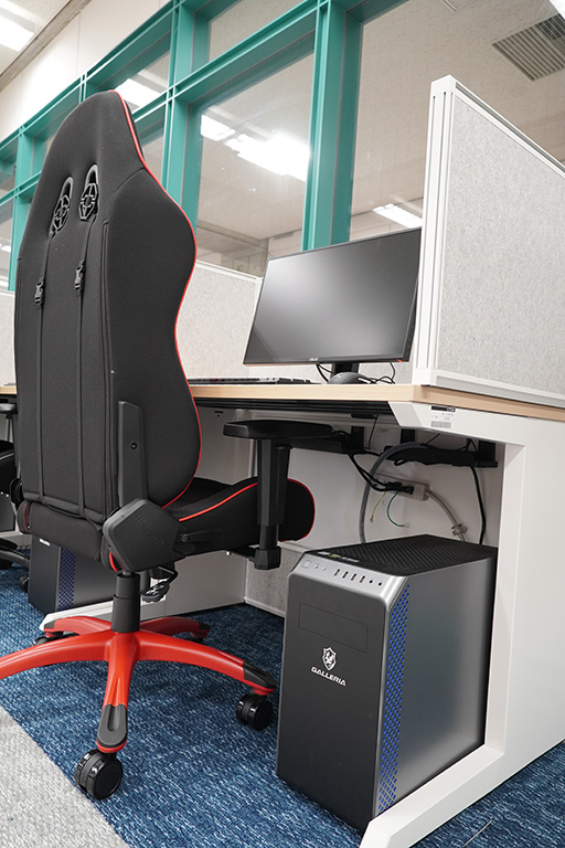 eスポーツ部が使用するゲーミングPCも整備