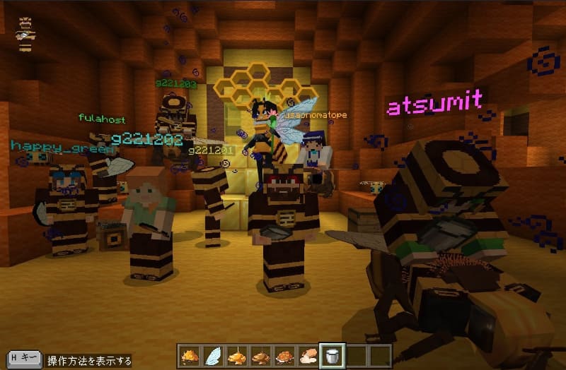 マイクラを学びたい大人が集まった「へたくら」の様子。「ハチと建築」というワールドでハチについて学習中