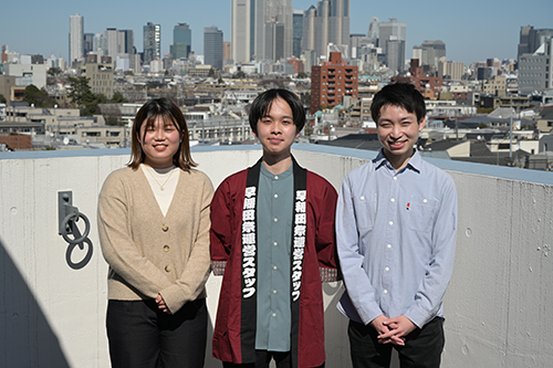 早稲田祭の運営チームのメンバー（左から中川莉沙さん、石橋聖輝さん、星野 凜さん）