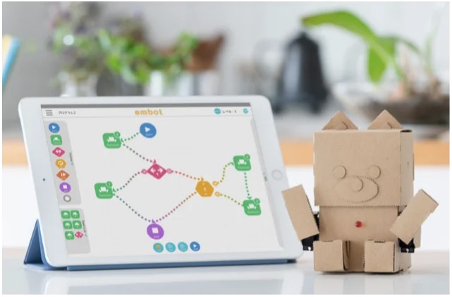 知的障害のある児童生徒のプログラミング教材に「embot」を活用