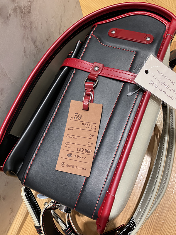 「No.59 防水クラリーノ カラーコンビ」のクロ×アカに決定！