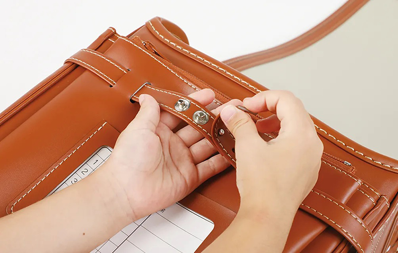 「ギボシ式ベルト」で長さを簡単に調節できる（公式サイトより）