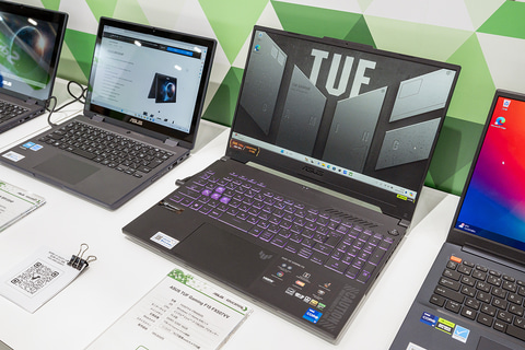 低学年も安心して使える、スタイラスペンの本体収納が可能な「ASUS