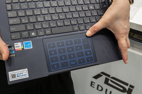 低学年も安心して使える、スタイラスペンの本体収納が可能な「ASUS