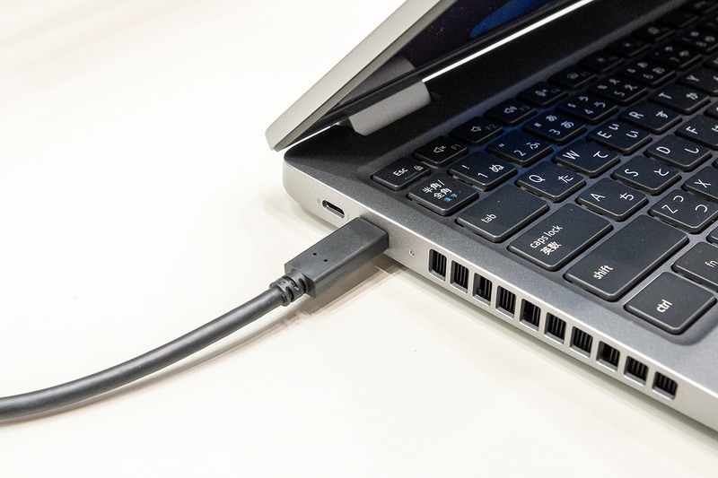 USB Type-Cケーブル1本で、モニター接続と対応ノートPCへ最大90Wの給電が可能