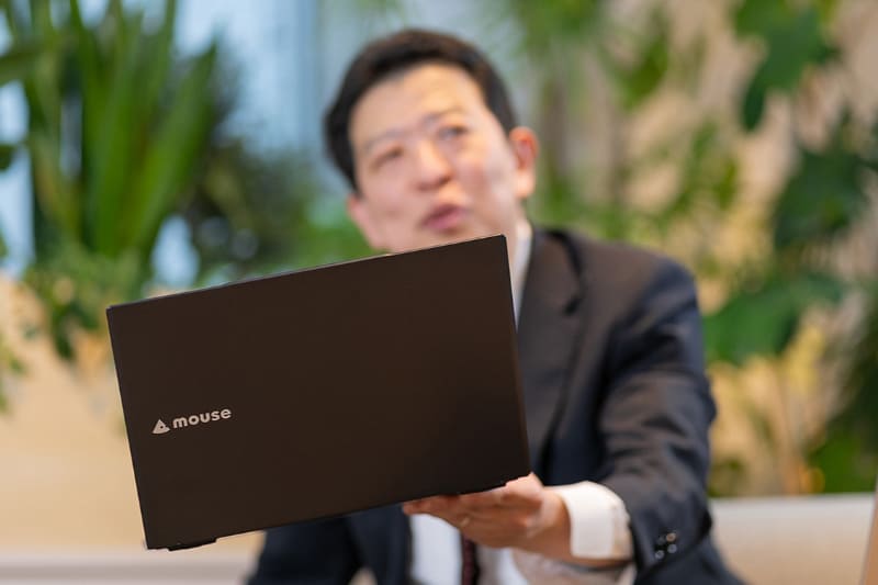 「MousePro G4-I7U01BK-E」は、14インチで約946gと軽いのが魅力！