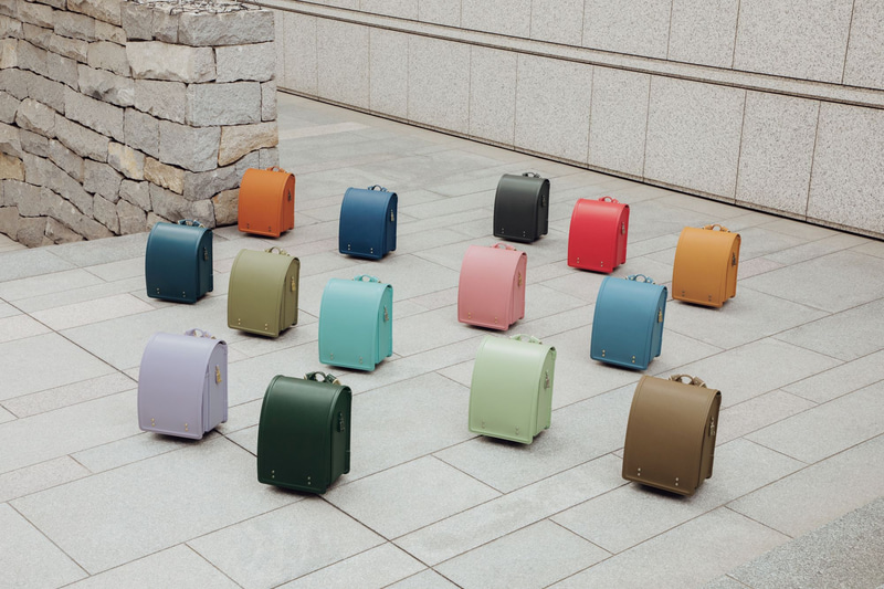 ＜RECOシリーズ 22製品＞価格：87,000円（税込）、素材：牛革ハイブリッド、重さ：1,290g前後