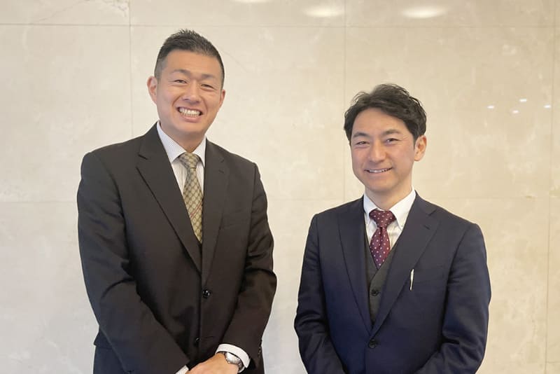 枚方市教育委員会 教育研修課 ICT推進係・浦谷亮佑主幹　/　枚方市教育委員会 教育研修課 課長 永山宜佑氏（※肩書きは2025年3月時点のもの）