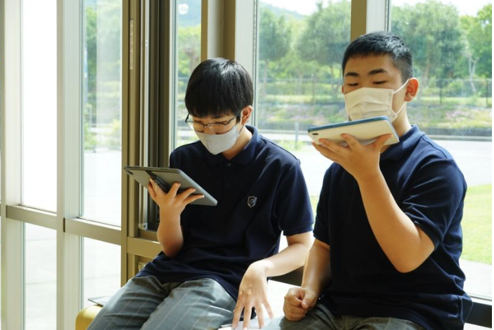 英語学習に取り組む生徒の様子