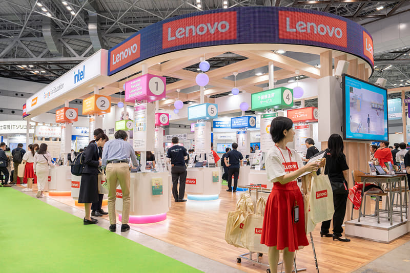 レノボ・ジャパンのブース
