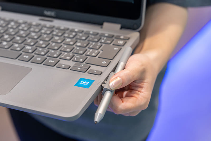 本体に固定できるペンホルダー