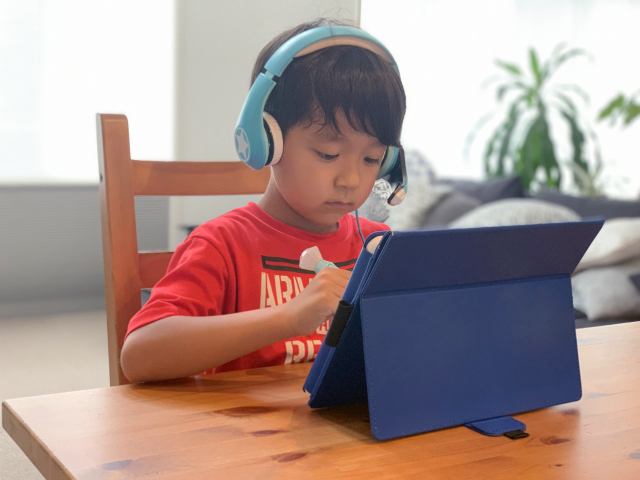 株式会社新興出版社啓林館が、「小学生の家庭学習におけるデジタル教材の活用に関する調査」を実施し、家庭学習におけるデジタル教材の活用実態を公表