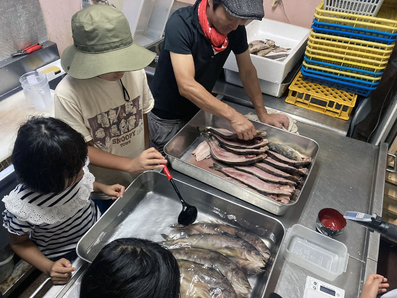 魚を知り尽くした達人から魚のさばき方を学ぶ