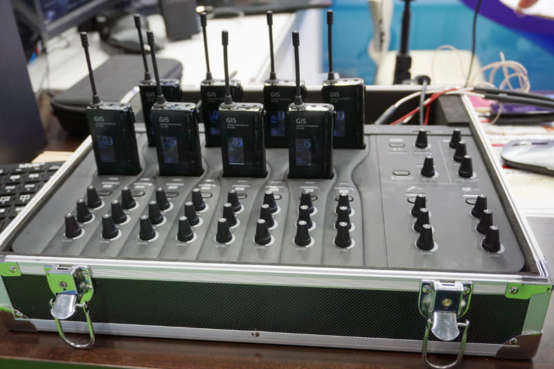 8チャンネルの受信機スロットを備えたミキサー型パワーアンプ「VPM200」