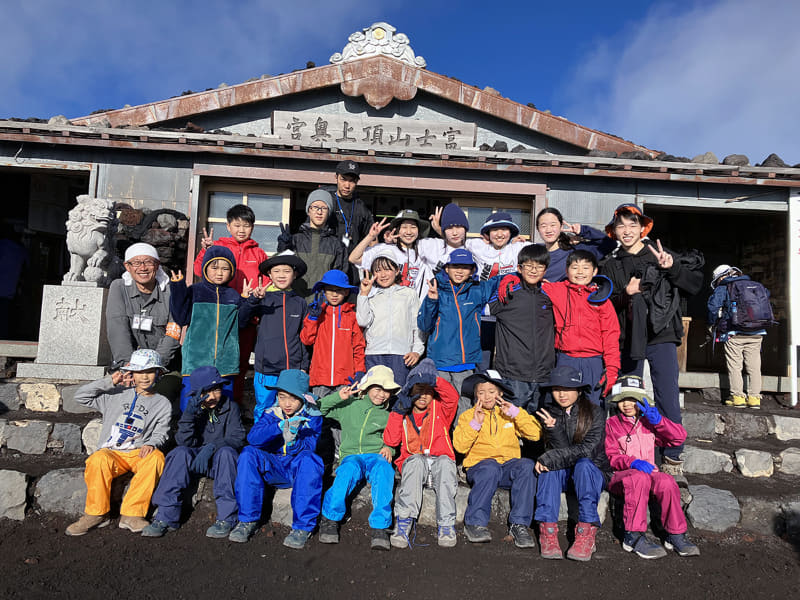 株式会社プラスワン教育が、2泊3日の小中学生向け「富士山チャレンジツアー」を開催
