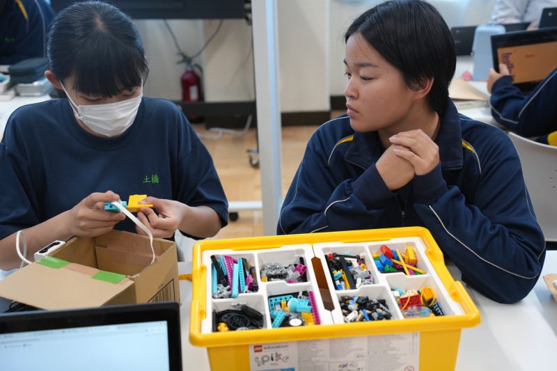 LEGO SPIKEを用意し、組み立てを開始！