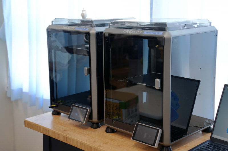 教室内に複数台の3Dプリンターがあるので、複数グループで利用が可能