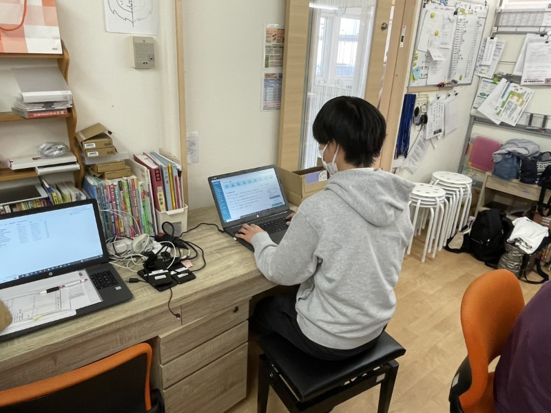 愛里園でコノベルを利用している様子