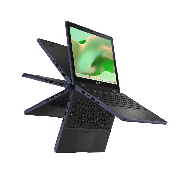 12.2型のASUS Chromebook CR12 Flip（CR1204F）CR1204FTAシリーズ 12.2型。11.6型とは画面サイズが異なるが、本体外装サイズに違いはない