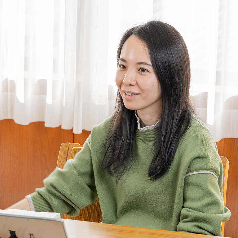 亀川かすみ先生（進路指導部 副部長 国語科）