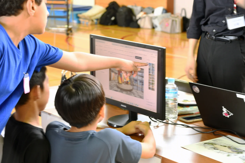 生成AIで作成したイメージ画像に修正を加えている様子