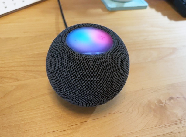 音楽やラジオを聞くために夫が4年前に購入したスマートスピーカー「HOMEPod mini」を活用
