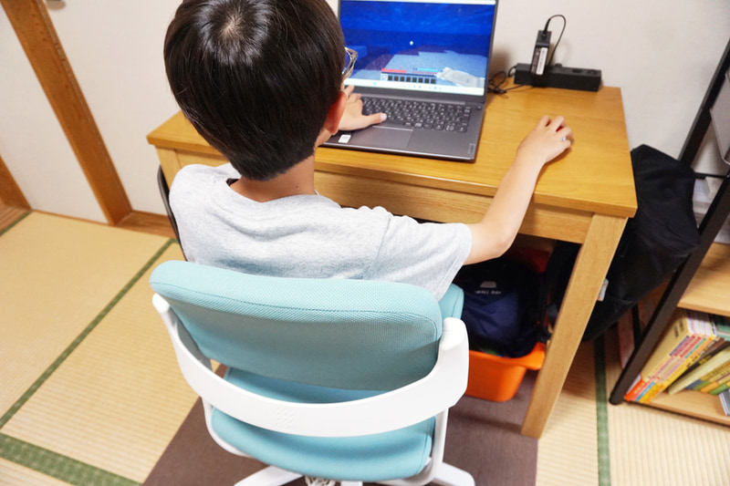工作やマイクラなど、一人で集中したいときは自ら机に向かうようになった