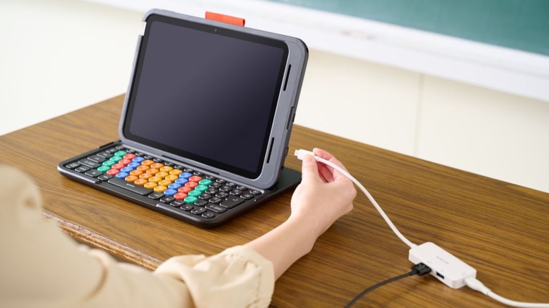 ケース側に充電・通信・デジタルビデオ出力用USB Type-Cポートを搭載