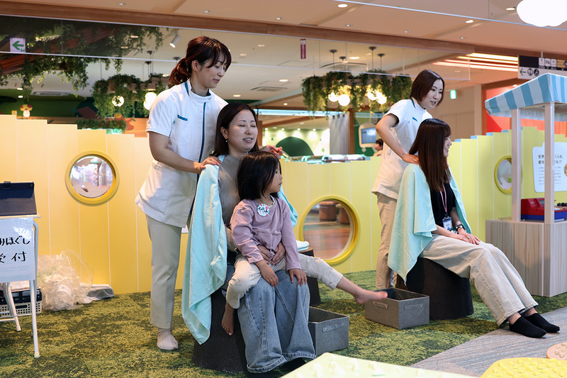 親はもみほぐしで育児の疲れをリフレッシュ