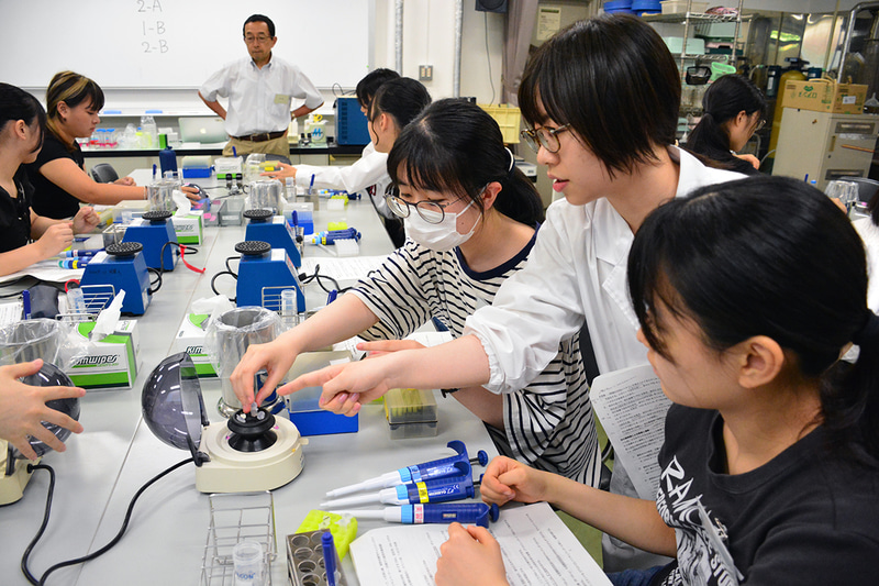 日本女子大学が、8月6日（水）、7日（木）、8日（金）に女子高校生向けの「理学部サマースクール2025」をハイブリッド開催